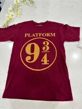 Harry Potter Maroon Short Sleeve Tee with Gold Platform 9 3/4 Graphic